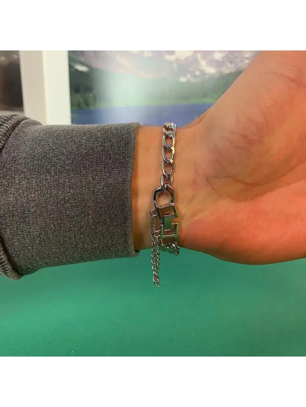 Simple Stainless steel Y2k 2000s style Cuban Link Bracelet. 9 inches length.